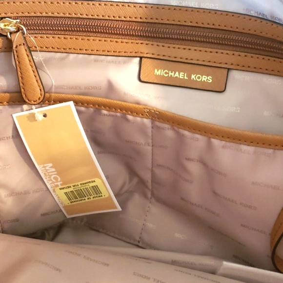 Sold BIG NWT MICHEAL Micheal KORS OF STOCK NWT TRAVEL SIGNATURE JET SET TRAVEL - Picture 10 of 16